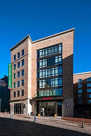 Courtyard by Marriott Richmond Downtown hotel hero