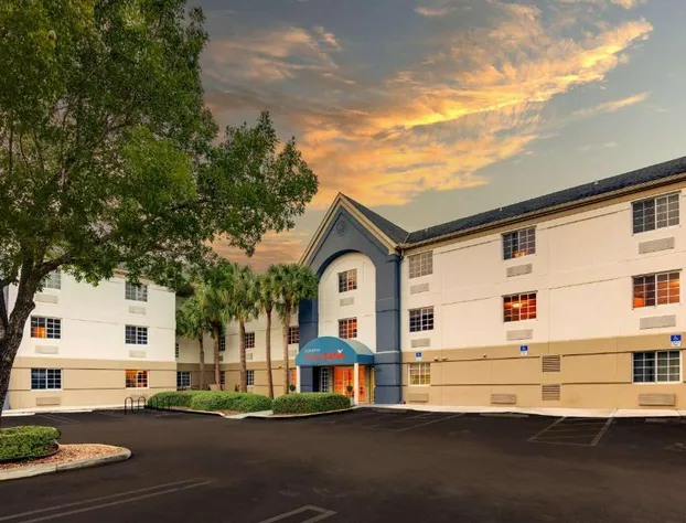 Sonesta Simply Suites Miami Airport Doral hotel detail image 1