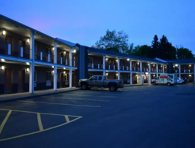 University Manor Inn hotel detail image 1