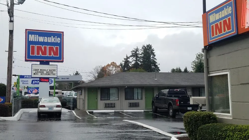 Milwaukie Inn Portland South hotel hero