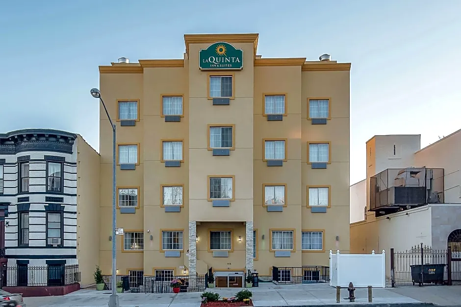 La Quinta Inn & Suites by Wyndham Brooklyn East hotel hero
