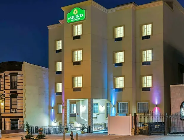 La Quinta Inn & Suites by Wyndham Brooklyn East hotel detail image 1