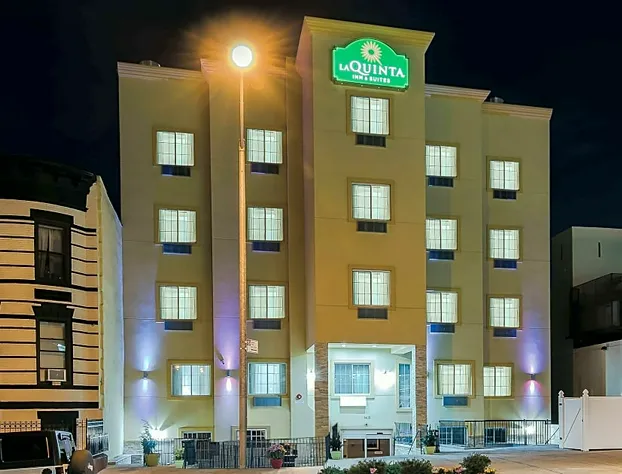 La Quinta Inn & Suites by Wyndham Brooklyn East hotel detail image 2