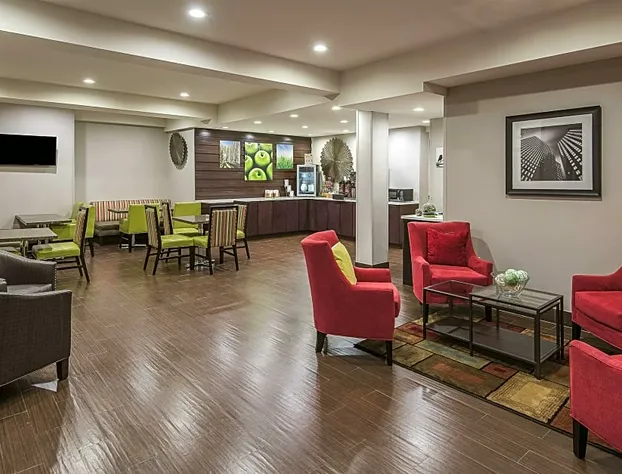 La Quinta Inn & Suites by Wyndham Brooklyn East hotel detail image 3