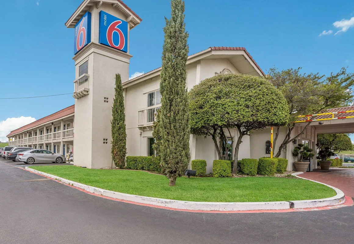 Motel 6 Dallas, TX - Market Center hotel hero