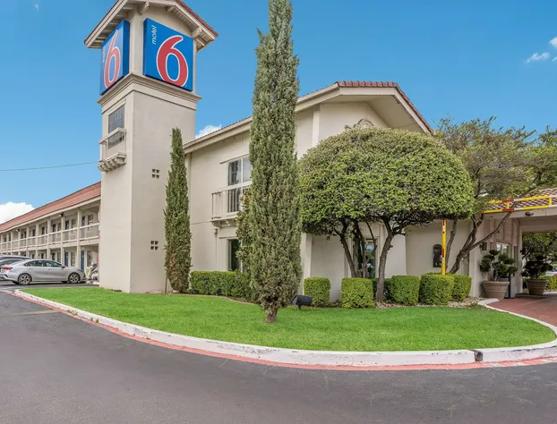 Motel 6 Dallas, TX - Market Center hotel detail image 1