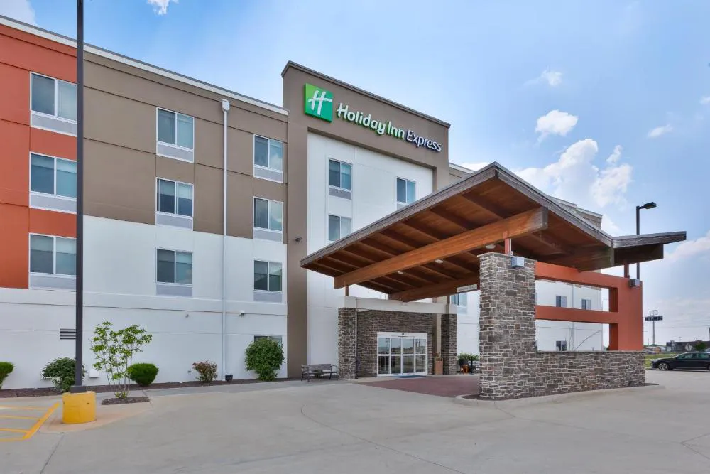 Holiday Inn Express & Suites Effingham by IHG hotel hero