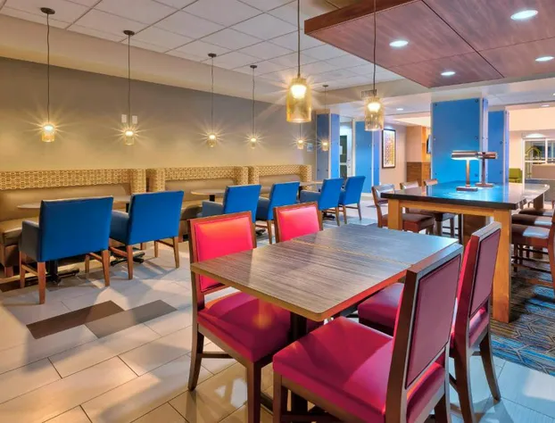 Holiday Inn Express & Suites Effingham by IHG hotel detail image 3