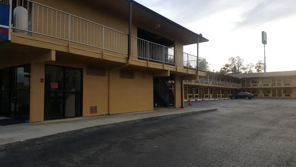 Americas Best Inn Macon hotel hero