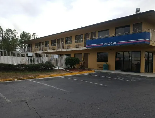 Americas Best Inn Macon hotel detail image 3