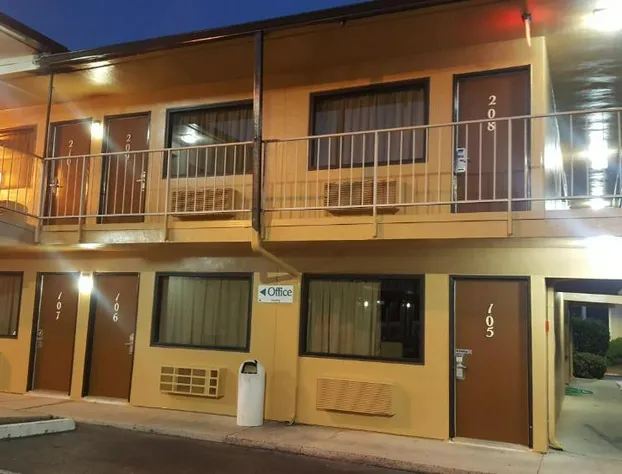 Americas Best Inn Macon hotel detail image 4