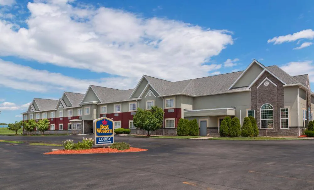 Best Western Crown Inn & Suites hotel hero