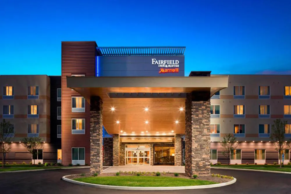Fairfield Inn & Suites Akron Fairlawn hotel hero