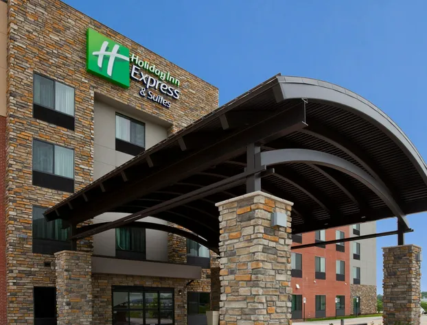 Holiday Inn Express & Suites Davenport by IHG hotel detail image 1