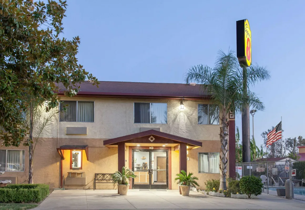 Super 8 by Wyndham Selma/Fresno Area hotel hero