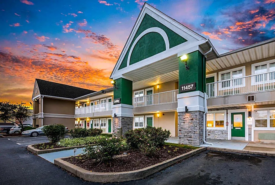 HomeTowne Studios By Red Roof Cincinnati - Sharonville hotel hero