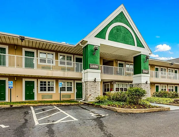 HomeTowne Studios By Red Roof Cincinnati - Sharonville hotel detail image 3