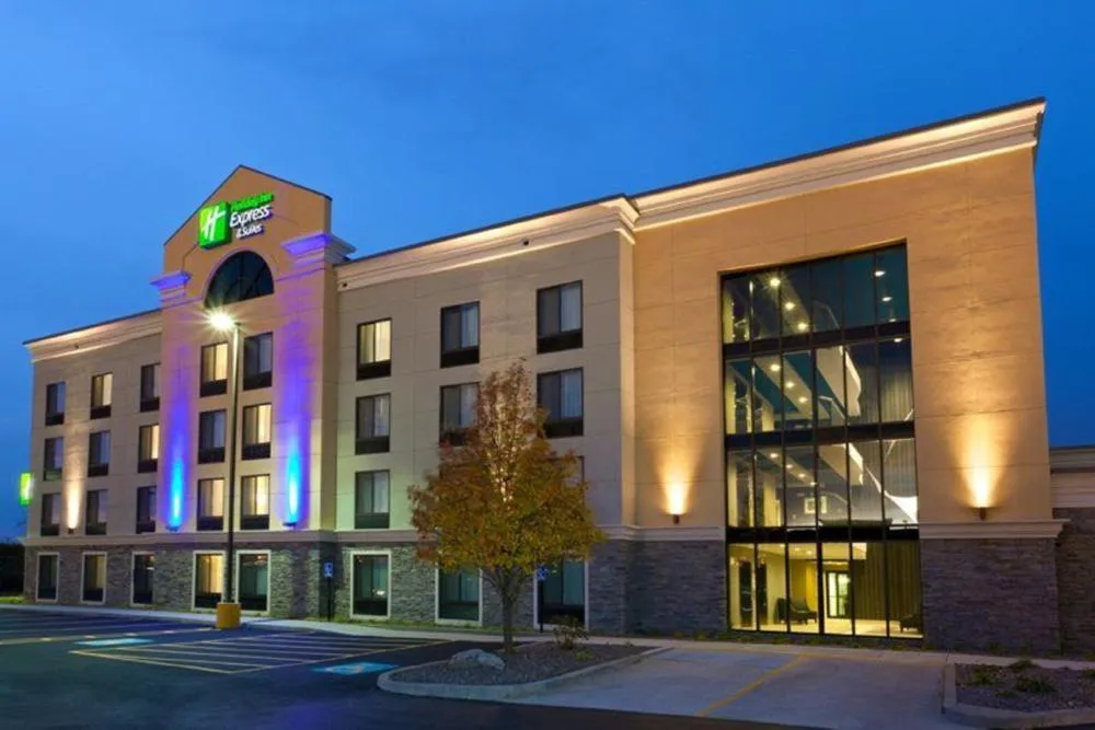 Holiday Inn Express Hotel & Suites Batavia - Darien Lake by IHG hotel hero