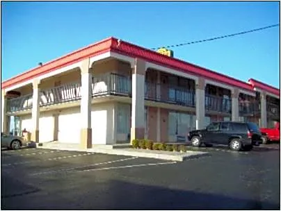 Super 8 by Wyndham Oklahoma Fairgrounds hotel detail image 1