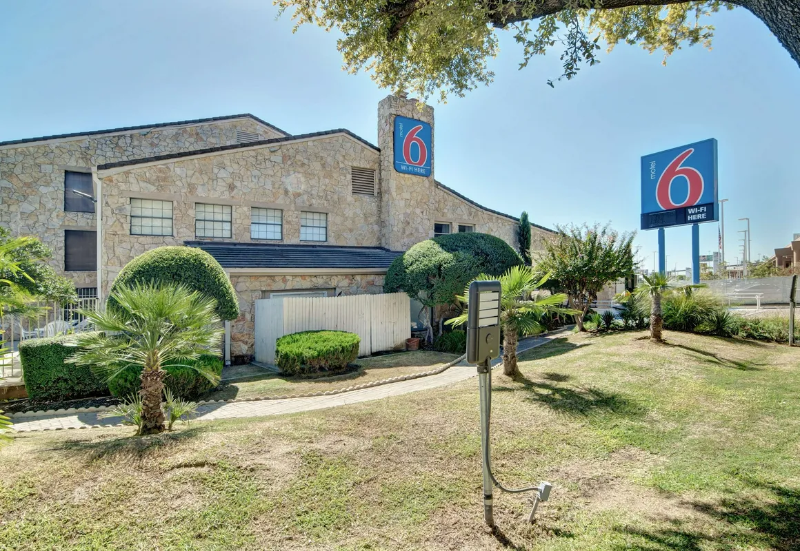 Motel 6 Dallas, TX - Forest Lane hotel hero