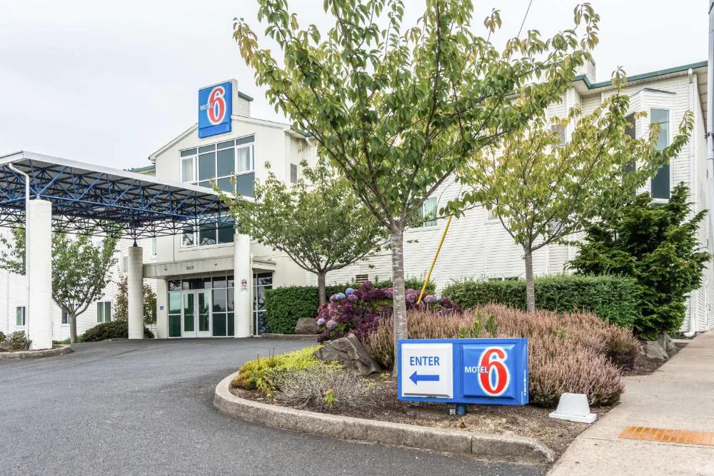 Motel 6 Lincoln City, OR hotel hero