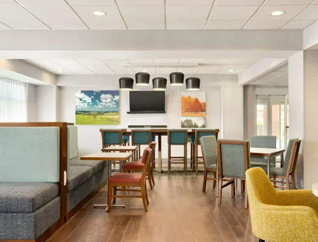 Hampton Inn St. Louis - Columbia hotel detail image 2