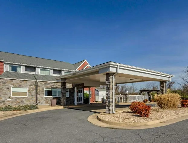 Clarion Pointe Staunton East hotel detail image 1