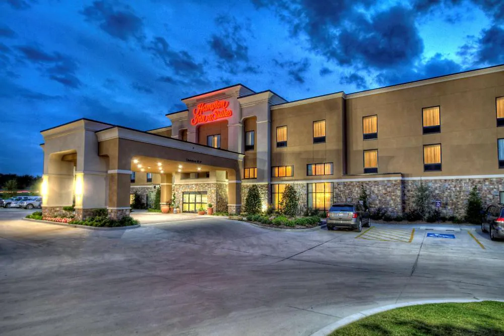 Hampton Inn & Suites Ada hotel hero