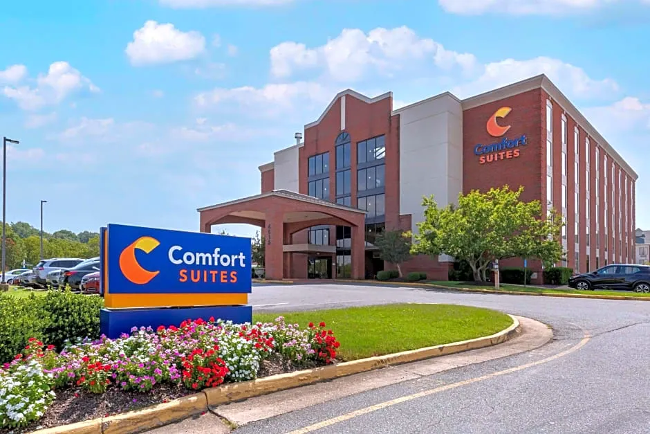 Comfort Suites Fredericksburg South hotel hero