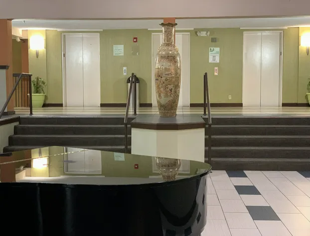 Clarion Hotel & Suites Conference Center Memphis Airport hotel detail image 2