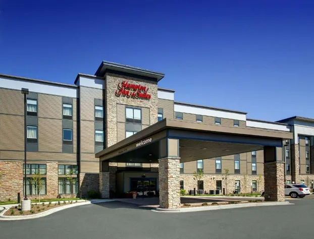 Hampton Inn & Suites Milwaukee West hotel detail image 1
