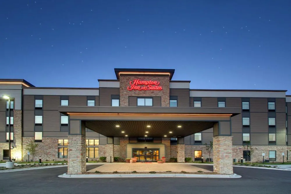 Hampton Inn & Suites Milwaukee West hotel hero