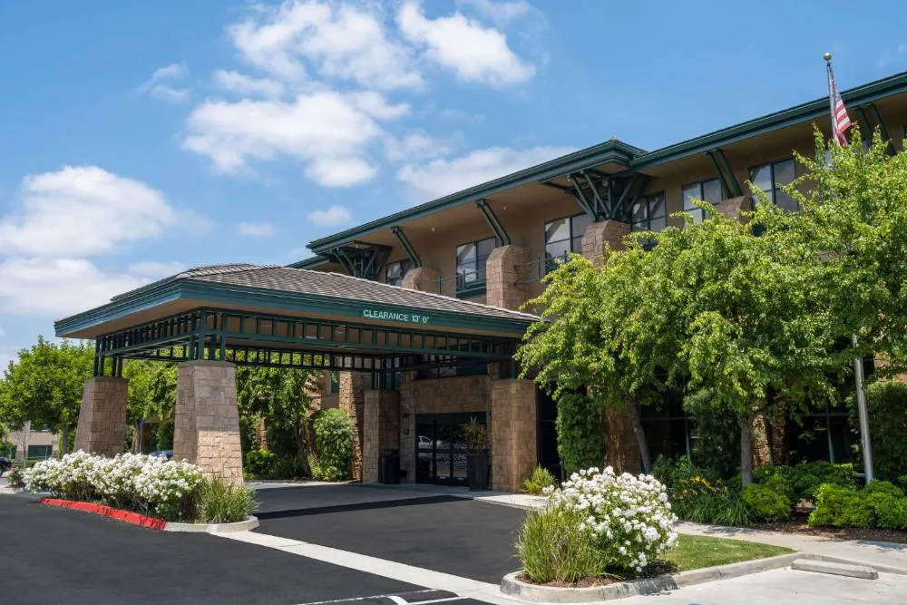 Hampton Inn & Suites Agoura Hills hotel hero