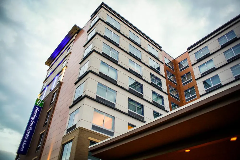 Holiday Inn Express & Suites Louisville Downtown by IHG hotel hero