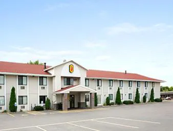 Super 8 by Wyndham Eau Claire WI hotel hero