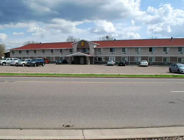 Super 8 by Wyndham Eau Claire WI hotel detail image 1