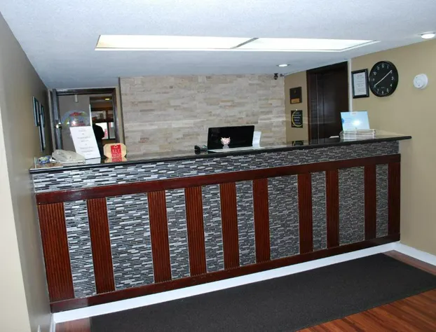 Super 8 by Wyndham Eau Claire WI hotel detail image 2