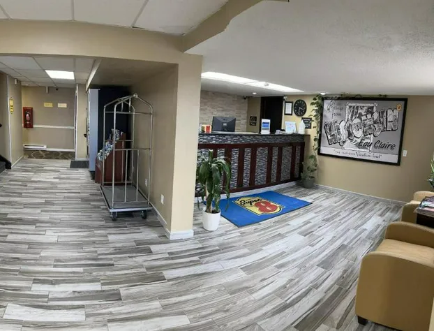 Super 8 by Wyndham Eau Claire WI hotel detail image 3