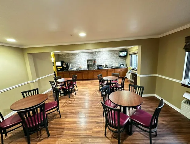 Super 8 by Wyndham Eau Claire WI hotel detail image 4