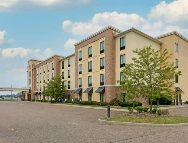 Comfort Suites Hartville - North Canton hotel detail image 3