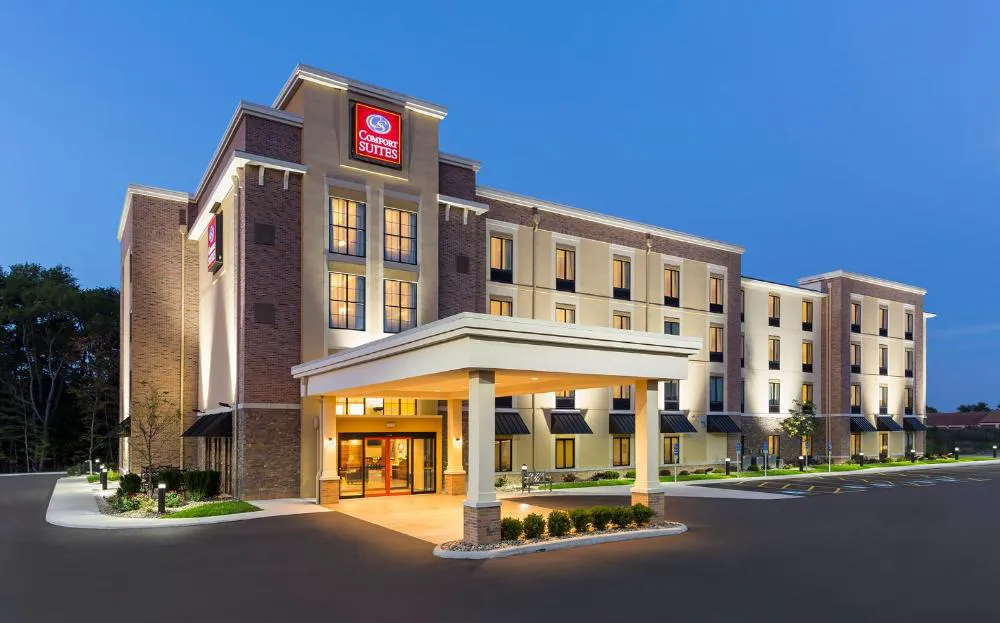 Comfort Suites Hartville - North Canton hotel hero