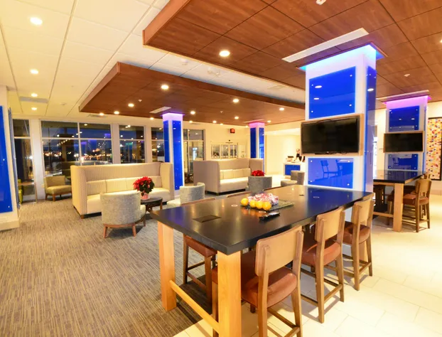 Holiday Inn Express & Suites Toledo South - Perrysburg by IHG hotel detail image 2