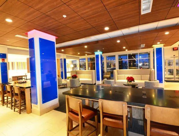 Holiday Inn Express & Suites Toledo South - Perrysburg by IHG hotel detail image 3