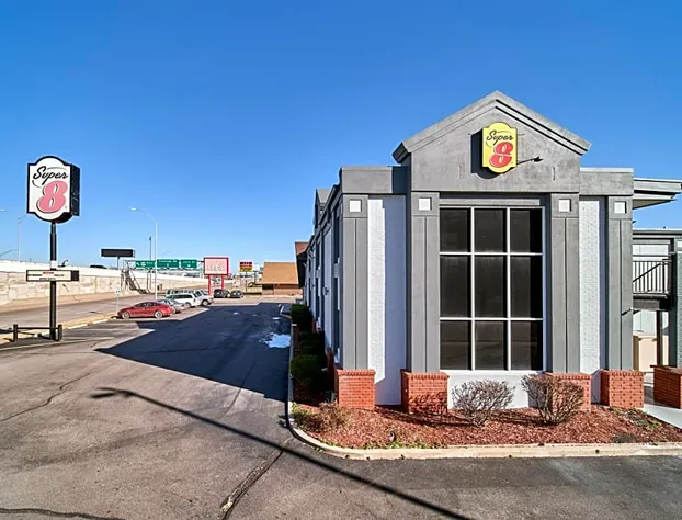 Super 8 by Wyndham Wichita Airport hotel detail image 1