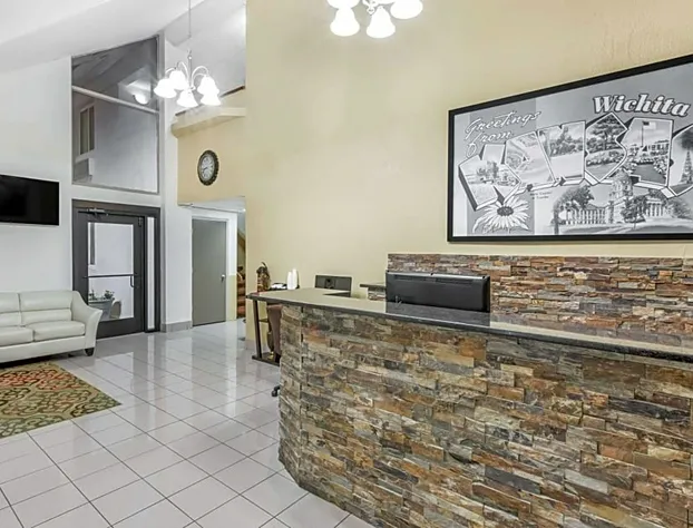 Super 8 by Wyndham Wichita Airport hotel detail image 2