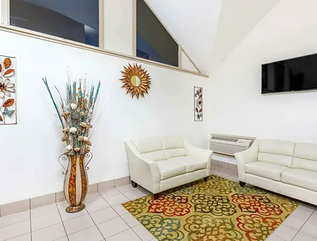 Super 8 by Wyndham Wichita Airport hotel detail image 3