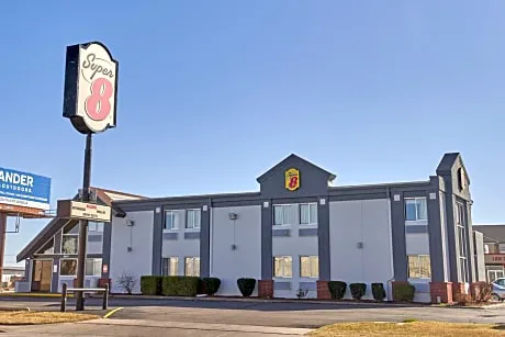 Super 8 by Wyndham Wichita Airport hotel hero