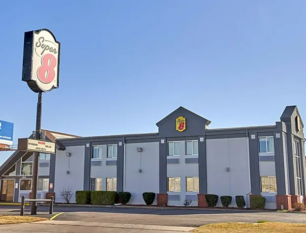 Super 8 by Wyndham Wichita Airport hotel detail image 1