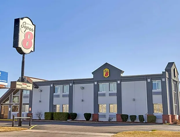 Super 8 by Wyndham Wichita Airport hotel detail image 4