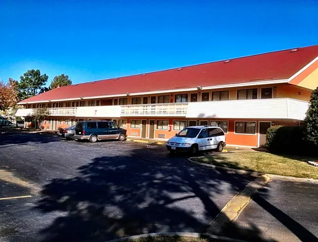 Americas Best Value Inn & Suites Little Rock at Scott Hamilton Dr hotel detail image 2